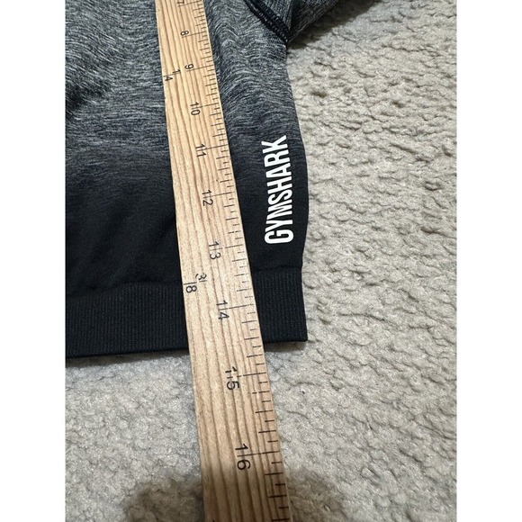 Gymshark Black and Gray Crop Top - Picture 5 of 7